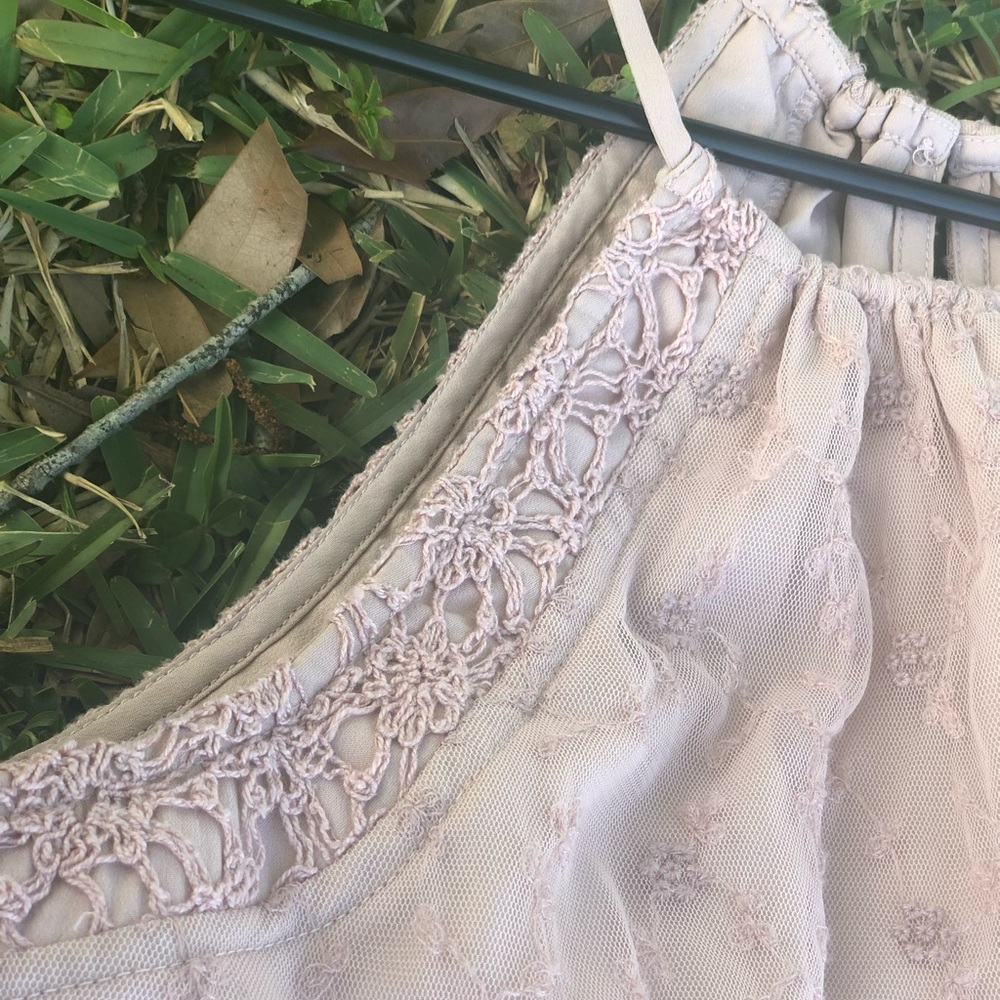 pink dress with beautiful lace details - Picture 7 of 8